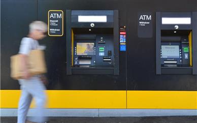 قوانین جدید برای بانک های استرالیایی که به دنبال بستن شعب هستند