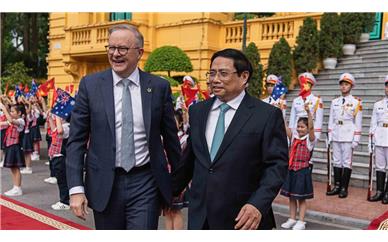 نخست وزیر آنتونی آلبانیز در مورد تجارت با رهبران کلیدی ویتنام گفتگو می کند