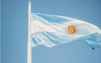 رئیس جمهور آرژانتین مایل به پذیرش بیت‌کوین و ارز دیجیتال مخصوص بانک مرکزی (CBDC) است، اما بانک مرکزی مخالفت می‌کند