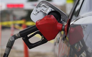 رانندگان در برخی از شهرهای پایتخت در آخر هفته شاهد افزایش قیمت سوخت خواهند بود. در اینجا دلیل آن است