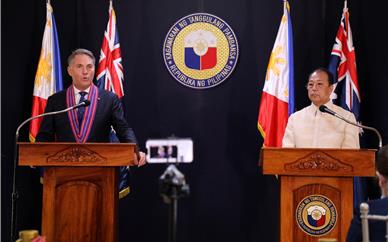 استرالیا و فیلیپین درباره گشت‌زنی مشترک دریای چین جنوبی برای مقابله با فعالیت‌های تهاجمی چین گفتگو کردند.